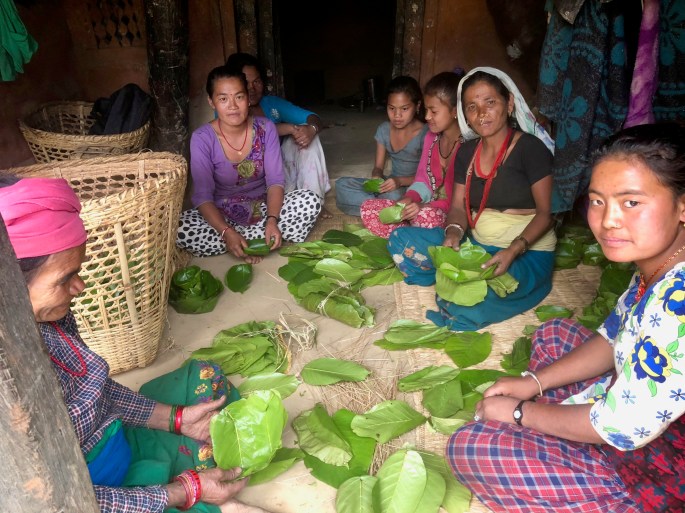 Women make bowls from leaves