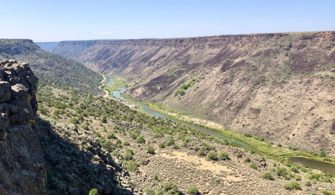 D3B4F95B-A19E-4DBC-8DAA-0F6BA4EA0408_1_105_c