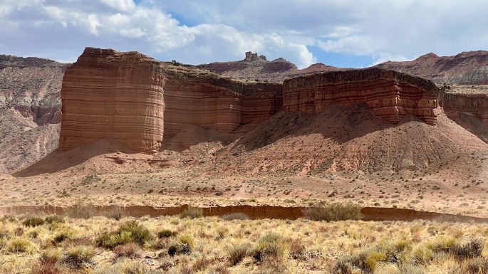 The horizonal lines made this an interesting and unusual sight